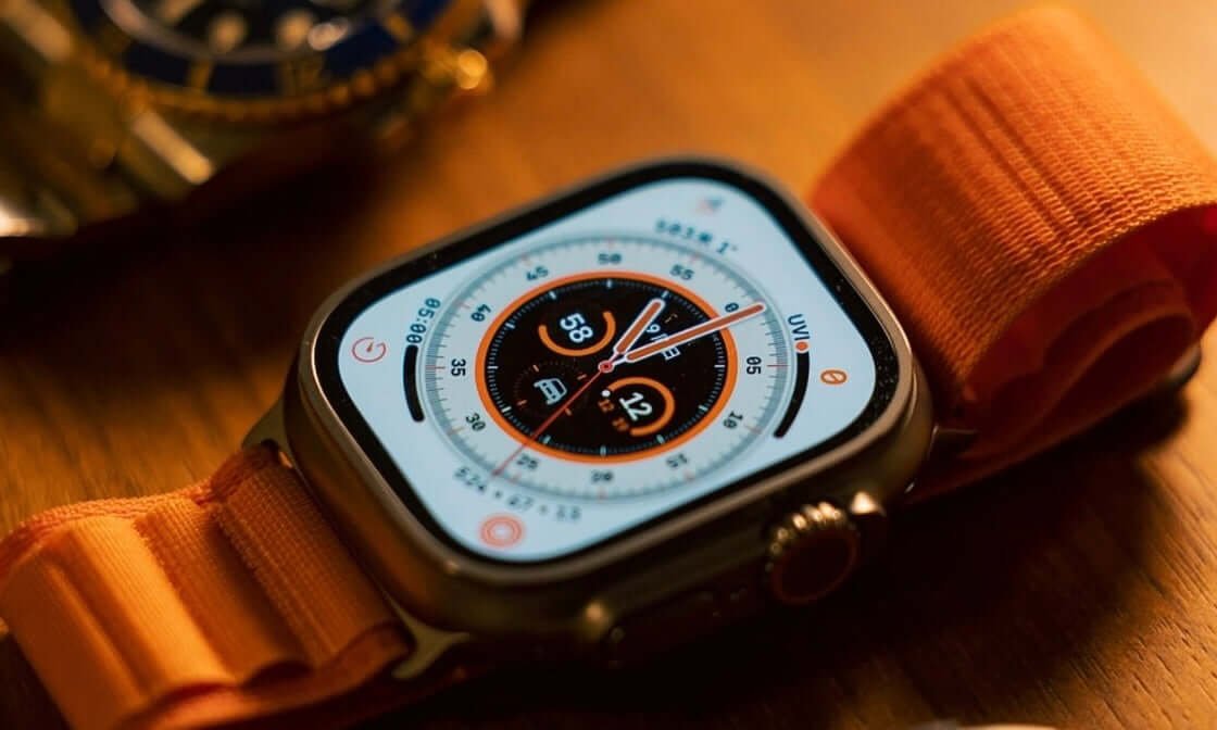 Apple Watch Ultra Orange Mountain Loop Photos